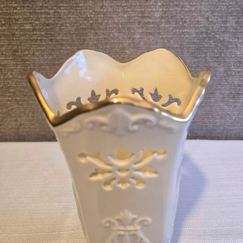 Lenox‎ Pierced Ivory Bone China Vase Gold Trim Made in USA 7.25 Inch Scalloped